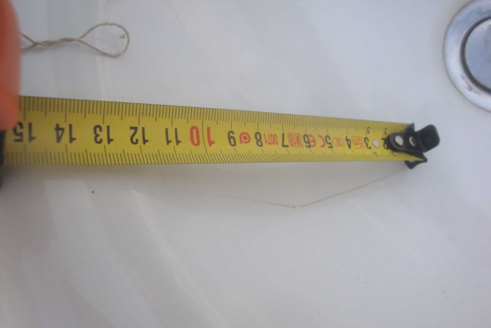 umywalka na nóżce uszkodzona