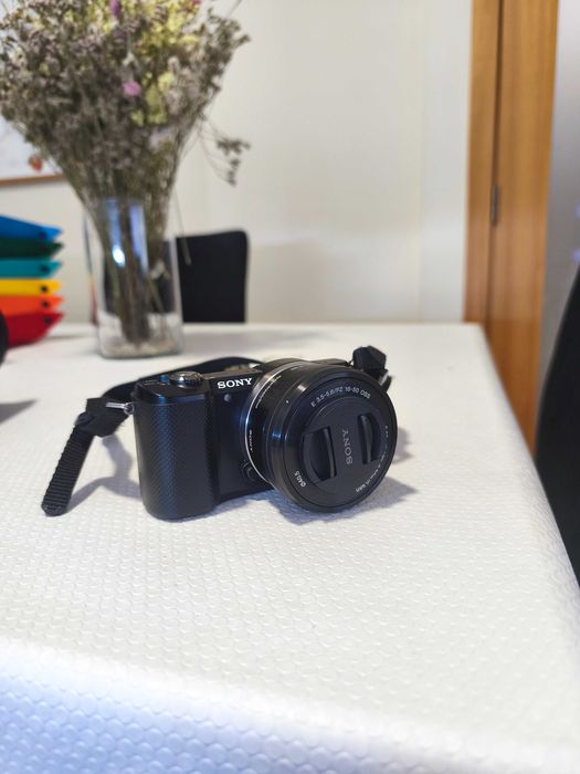 Máquina Fotográfica Sony Alpha 5000 + Bolsa de transporte