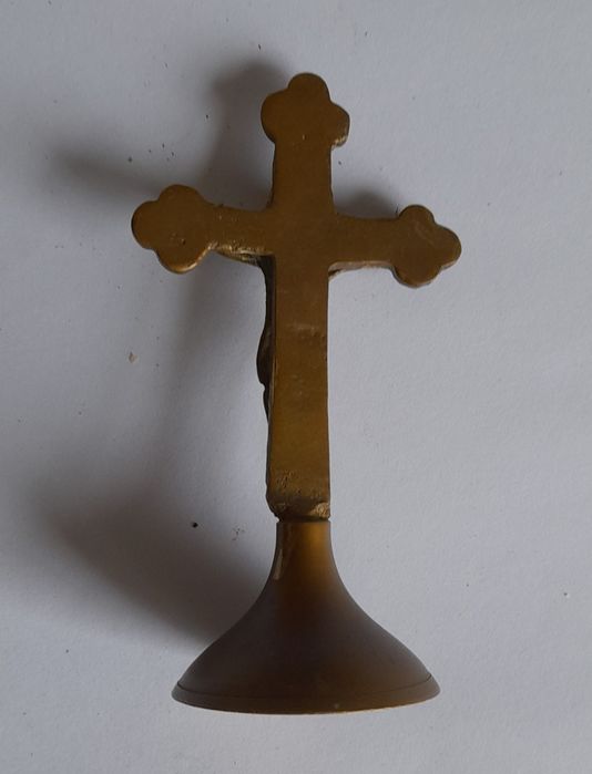 Crucifixo em latão