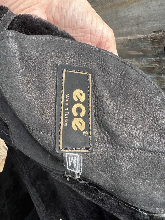 Прекрасна шкіряна жіноча дублянка