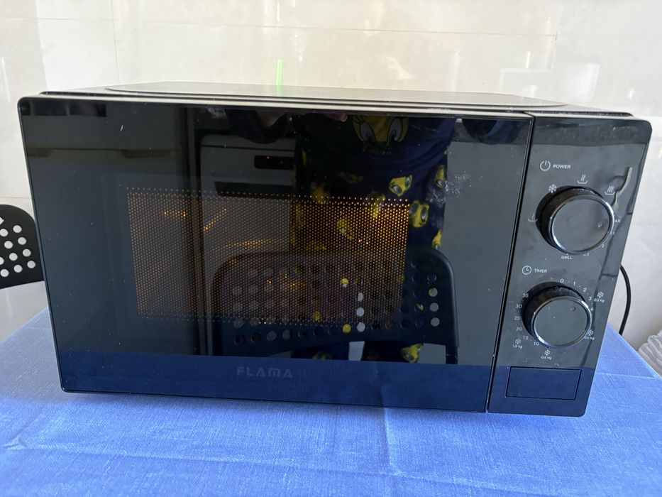 Micro-ondas FLAMA 20L