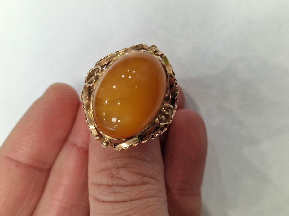 Złoty pierścionek damski/ 585/ 10.78 gram/ R15/ Polska 63-86/ Bursztyn