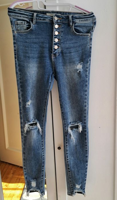 Dzinsy damskie dziury