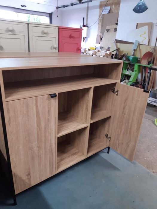 Móveis de apoio em Madeira