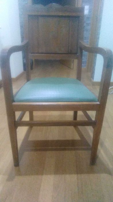 Cadeira de braços em madeira