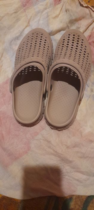 Жіночі кроксси н