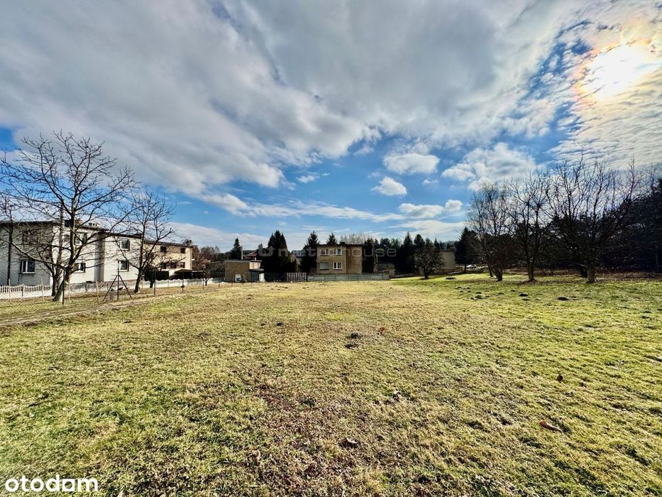 Miasto pod ręką, cisza za płotem  800 m2!