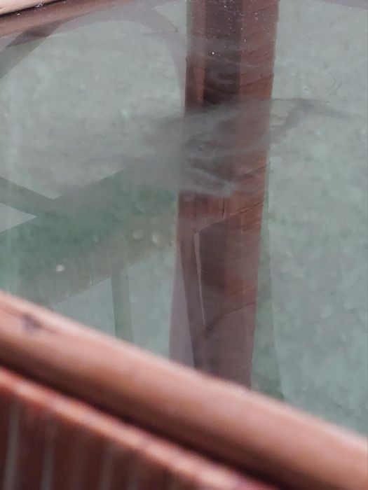 Estante Vintage dos Anos 60, em vime e vidro.