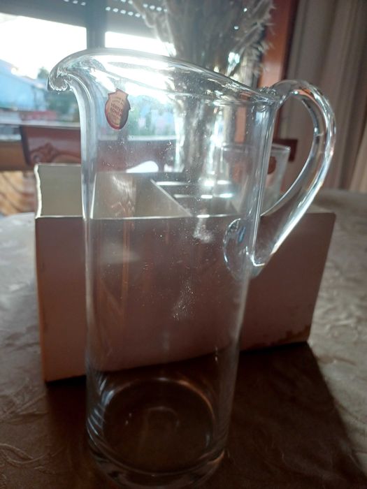 Caneca e 6 copos sumo