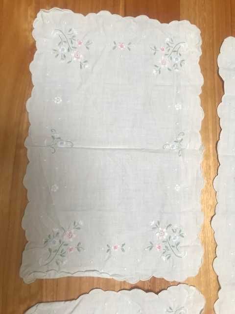 3 Napperons bordados à mão64584403391233122