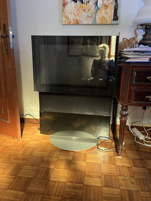 Televisor Bang Olufsen, a funcionar e estado impecavel