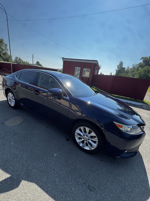 Продам  Lexus ES 300 H