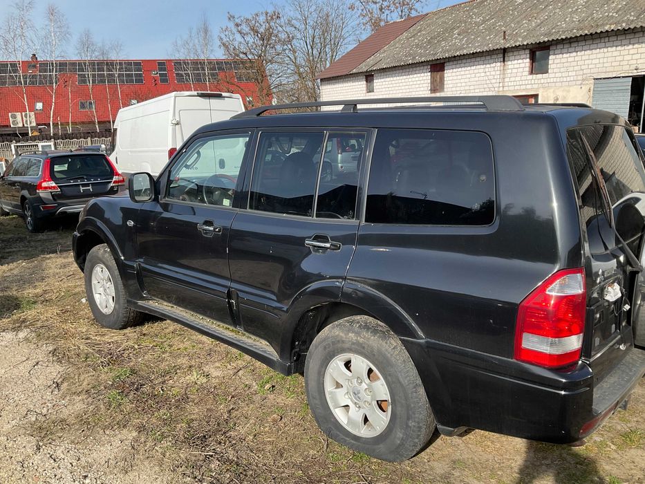 mitshubishi pajero montero kompletne  bez silnika