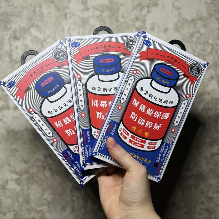 Защитное стекло Remax на IPhone