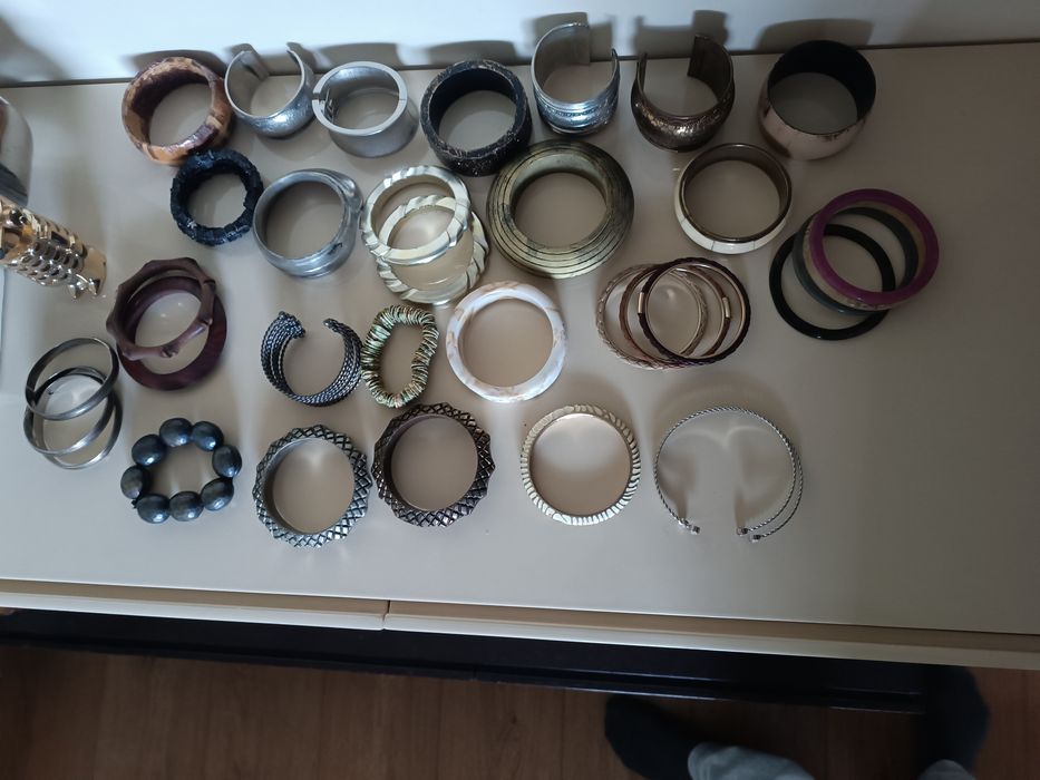 Várias pulseiras desde 1.5 €