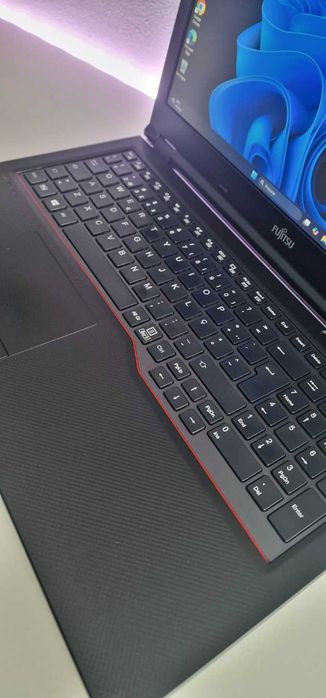 Fujitsu LIFEBOOK E458 - 15.6 - Intel Core i5 - 7200U - 16 GB RAM -500 GB SSD Win 11 Pro e Office