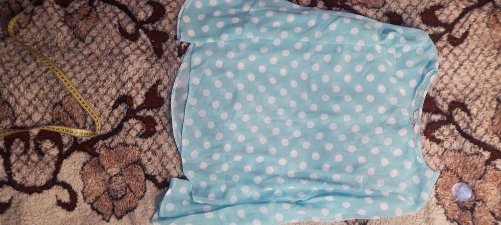 Jasnoniebieska bluzeczka w kropki