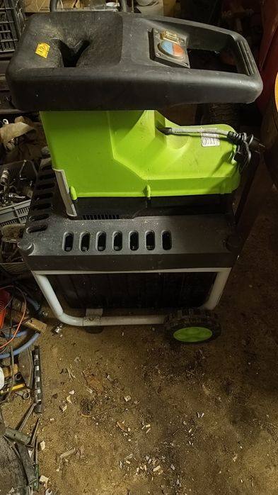 Rozdrabniacz frezowo walcowy do gałęzi Florabest FLH 2500/8.