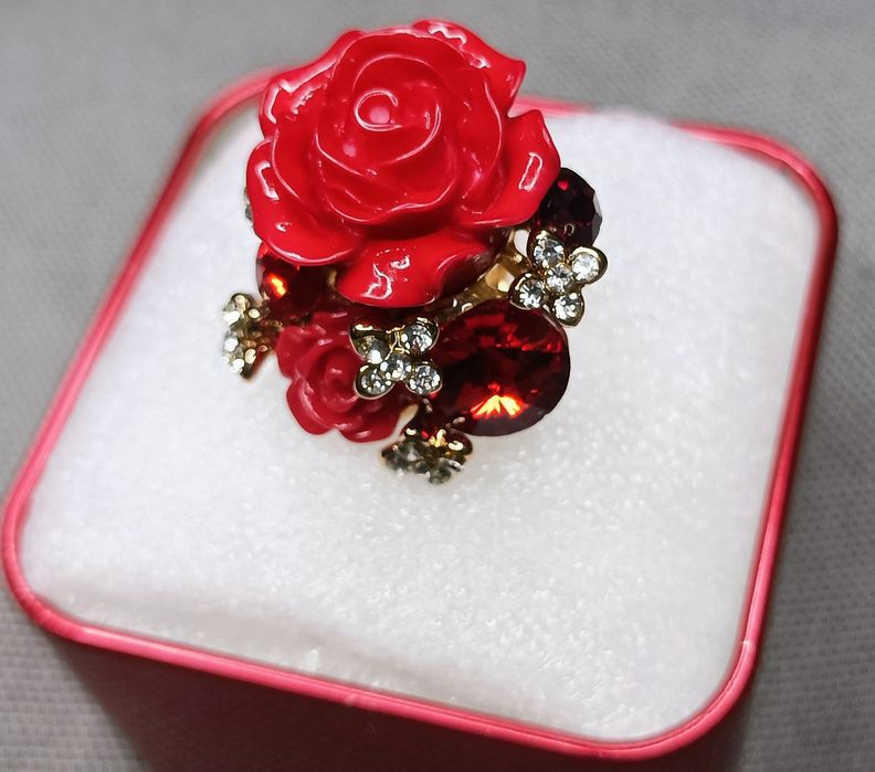 Pierścionek żywica cyrkonie duży Nowy