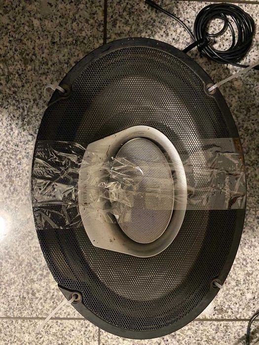 Rádio SONY com colunas INFINITY