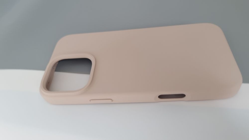 Etui z płynnego silikonu do iPhone 16 Pro Max (6,9