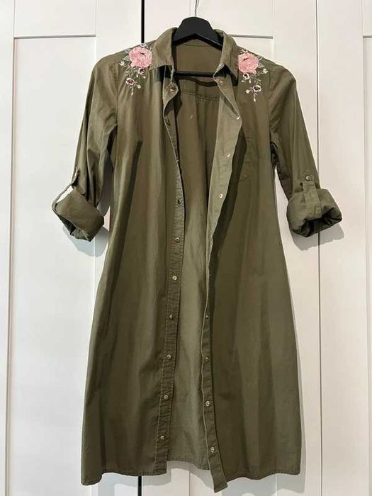 Mohito sukienka koszulowa szmizjerka khaki z naszywkami 36