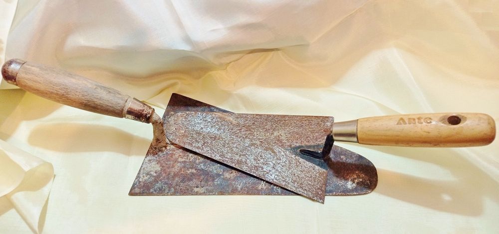 Colheres de pedreiro usadas,  em boas condições