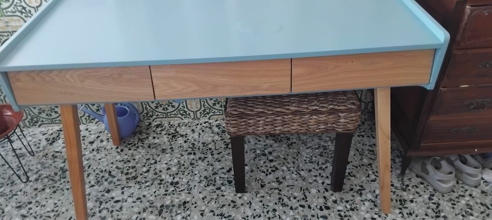 Mesa/consola com gavetas