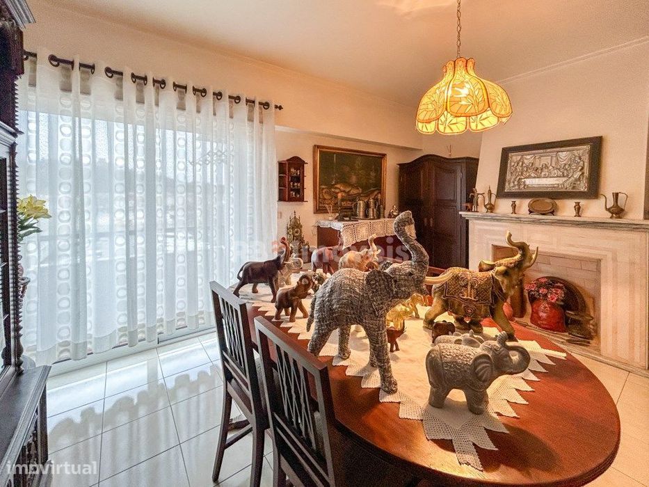 Apartamento T3 c/ arrecadação no sótão e acesso 2 elevadores - Cent...