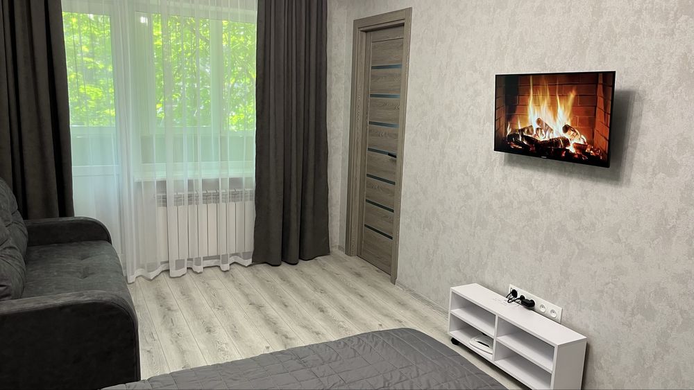 Подобово!Посуточно!Оренда!Затишна та чиста квартира!ЦЕНТР. 2-й ПОВЕРХ!