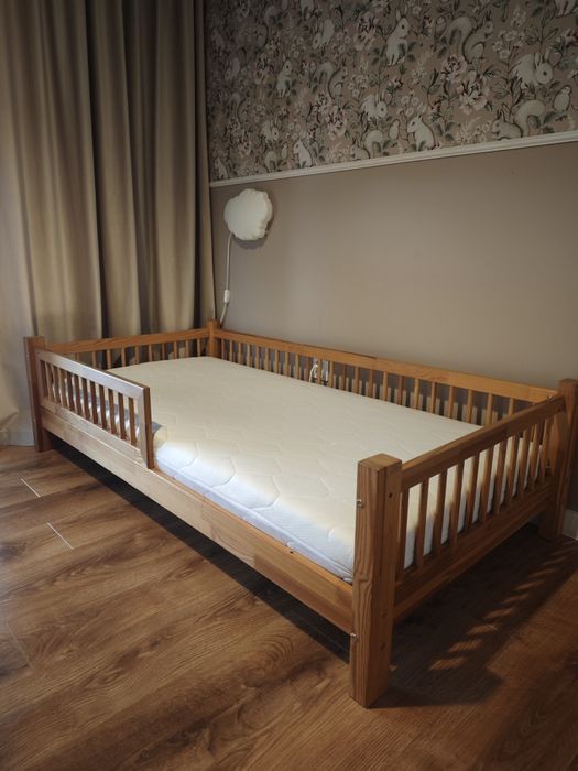 Łóżko drewniane BASIC z barierką 160x80 z materacem Luletto.