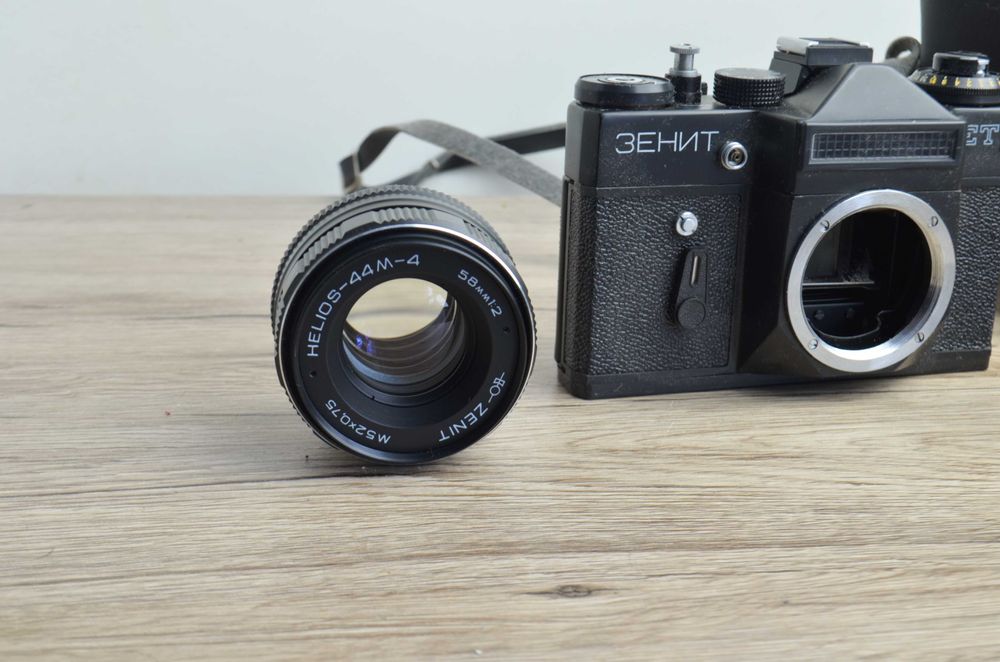 Гелиос 44М-4 з фотоапаратом ЗЕНИТ ЕТ