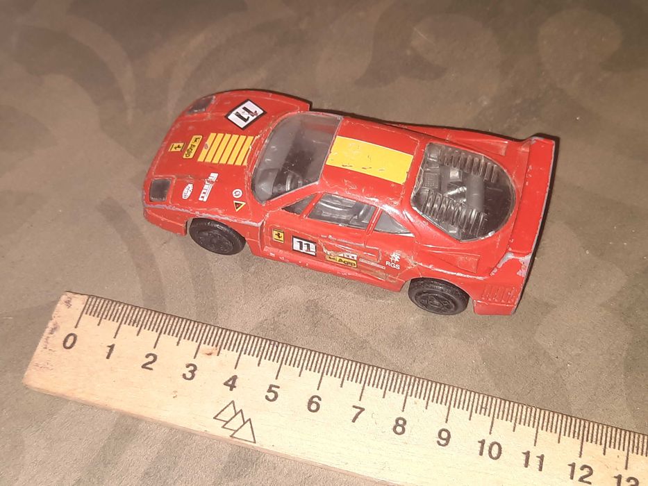 Модель автомобиля Ferrari F40 Made in Italy