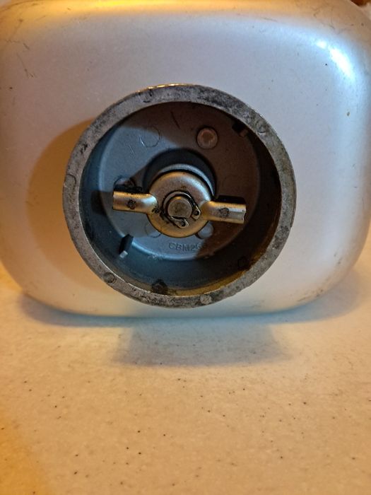 Продам чашу для хлебопечки Delonji.          б/ у. В отличном состояни