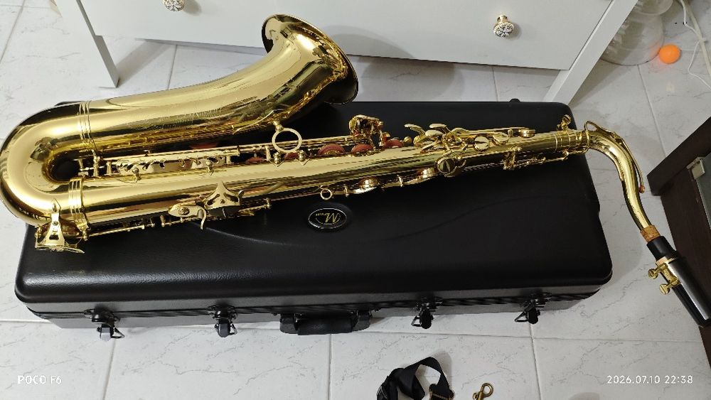 Saxofone tenor com case