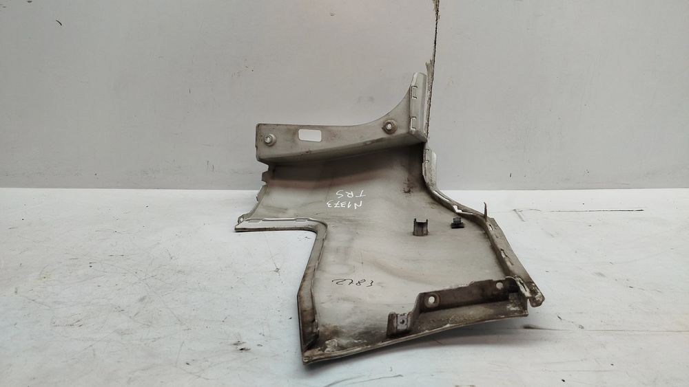 Canto Para Choques Tras Direito FORD Focus III Carrinha