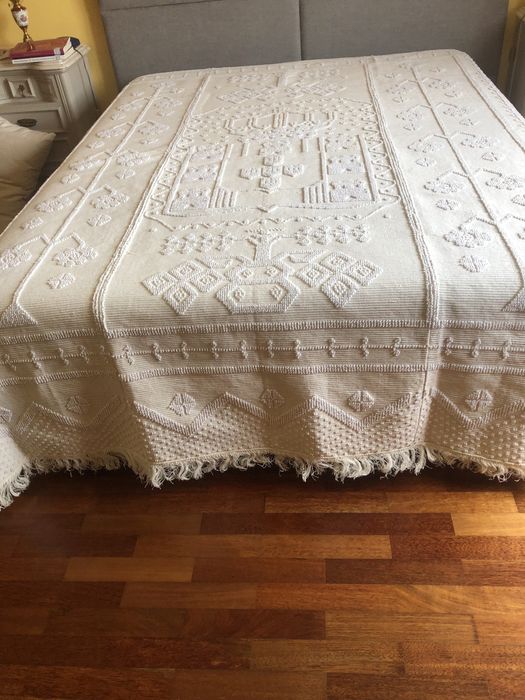 Colcha cama de casal bordados da Lixa