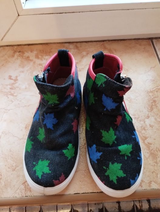Nowe, wyższe trampki na zamek, 18,5 cm