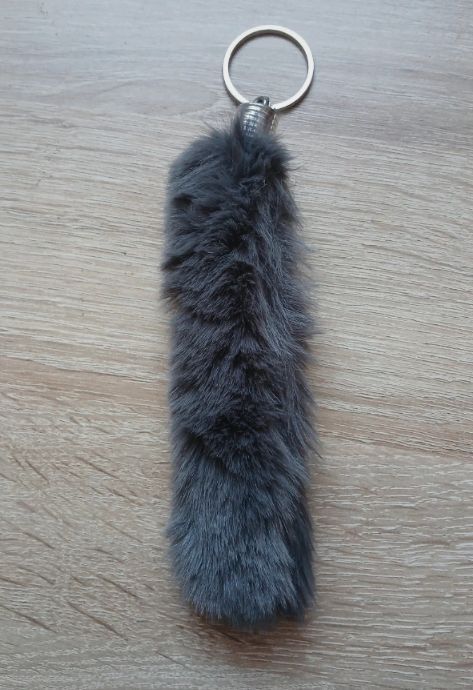 Brelok pompon futerko długi ogon szary