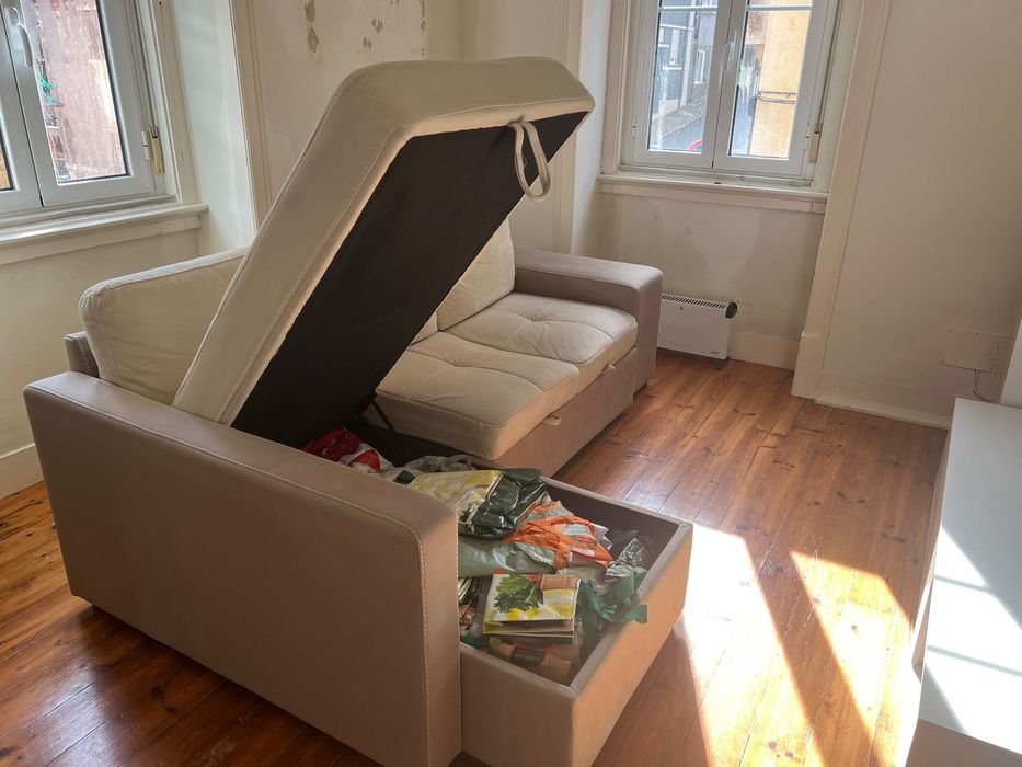 Sofa cama com dois pufs