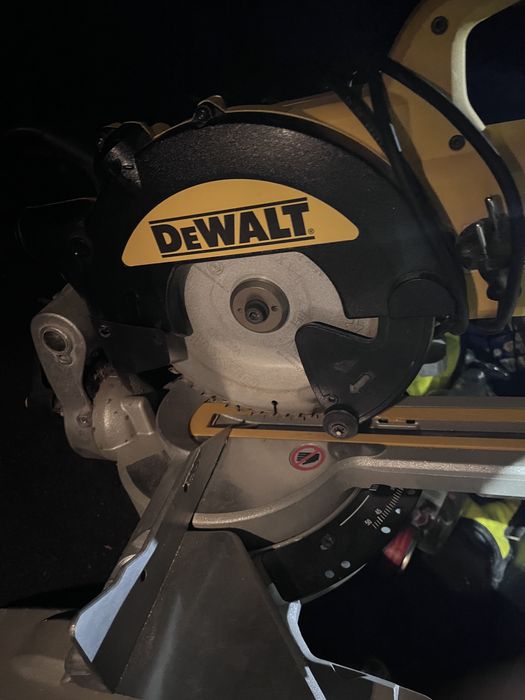 Serra esquadria Dewalt