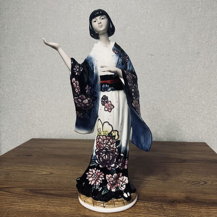 Фігурка Pavone Японка 31 см фарфор нова