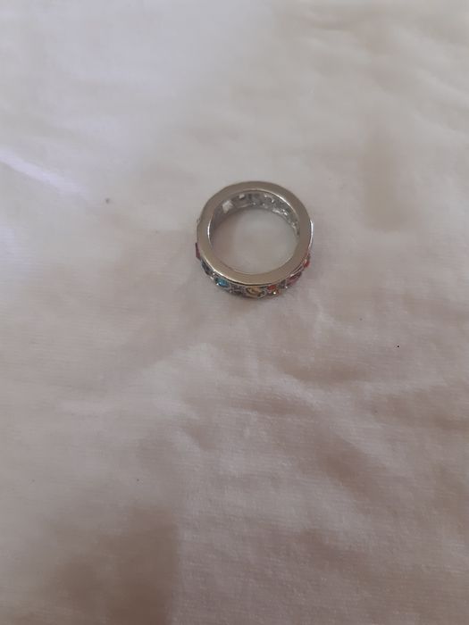 Anel novo com pedras mulcolocoridas