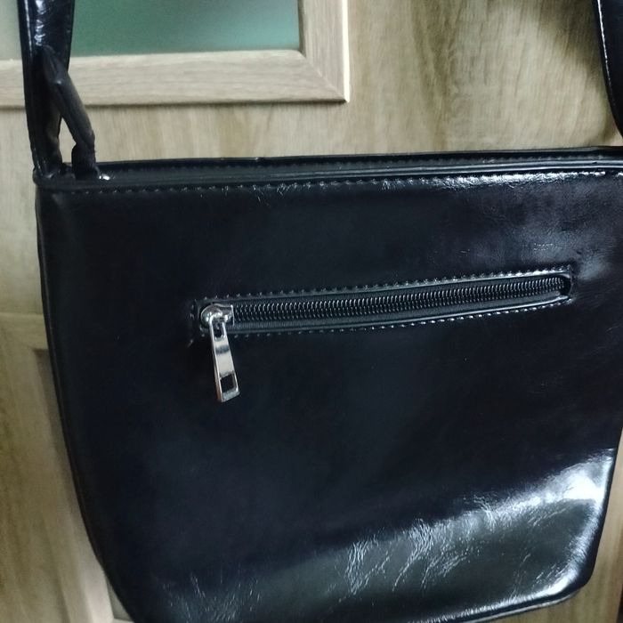 Torebka damska czarna ramię kieszenie przegródki