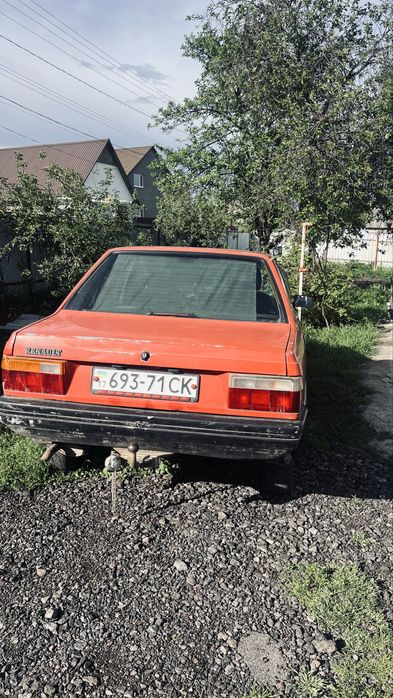 рено 9 -11-19 гарний стан інші запчатини