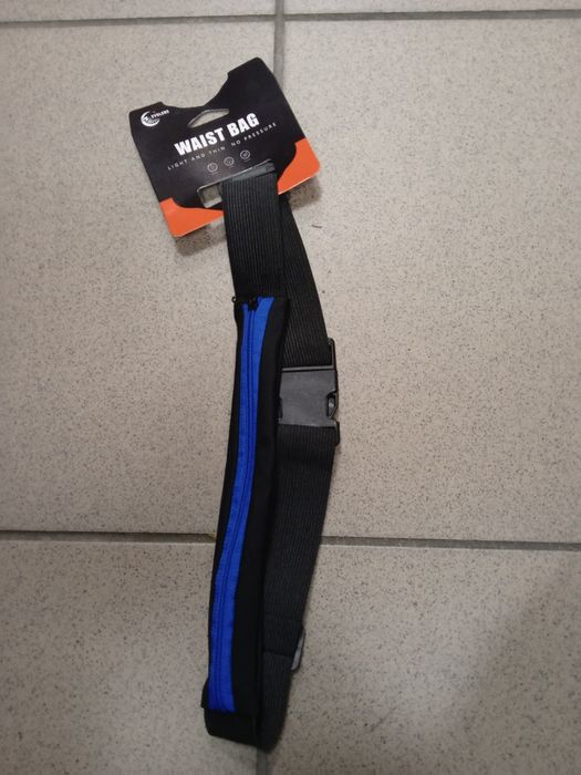 Czarna Saszetka Sportowa Nerka na Telefon do Biegania z Niebieskim Zamkiem