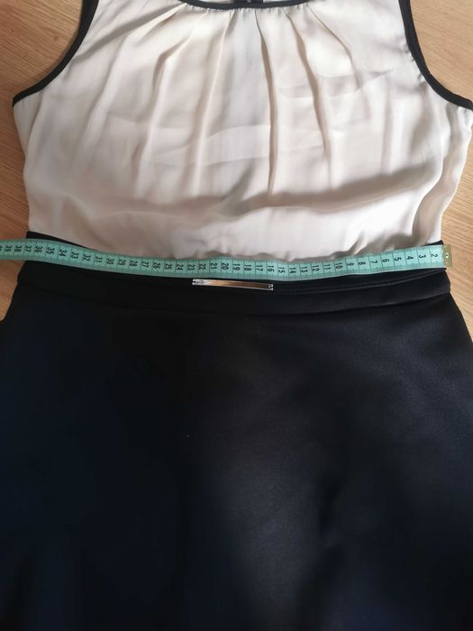 M Sukienka okazjonalna złota klamra wesele rozkloszowana czarna