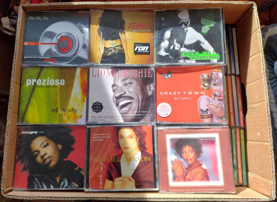 Płyty CD 5 kartonów 1100 sztuk