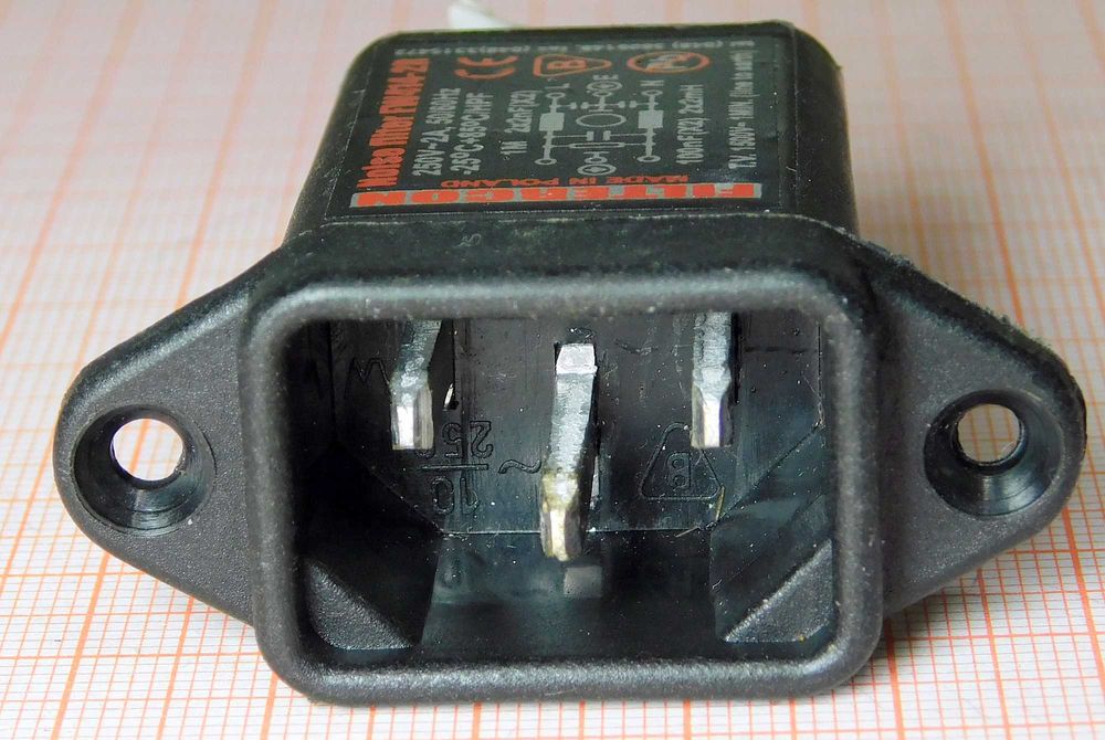 Filtr sieciowy przeciwzakłóceniowy 250V 2A Filtercon [9]