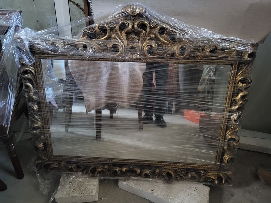 Espelho em talha dourada